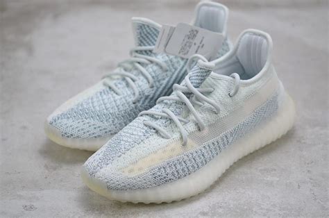 yeezy 350 v2 cloud blue